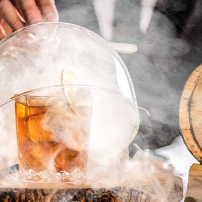 Cocktails affumicati, la nuova tendenza del 2025