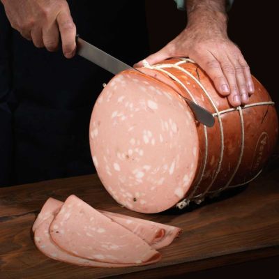 Storia della mortadella e delle sue evoluzioni moderne